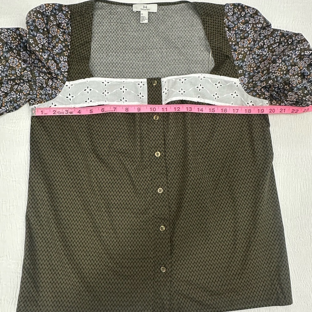Halston Heritage Green Buttoned Front Blouse with floral puff sleeves NEW - Picture 7 of 9